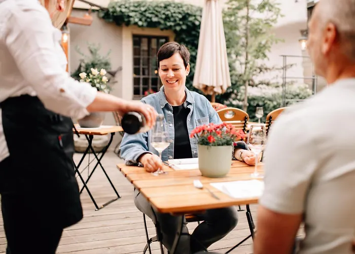 Loewen Hotel & Restaurant