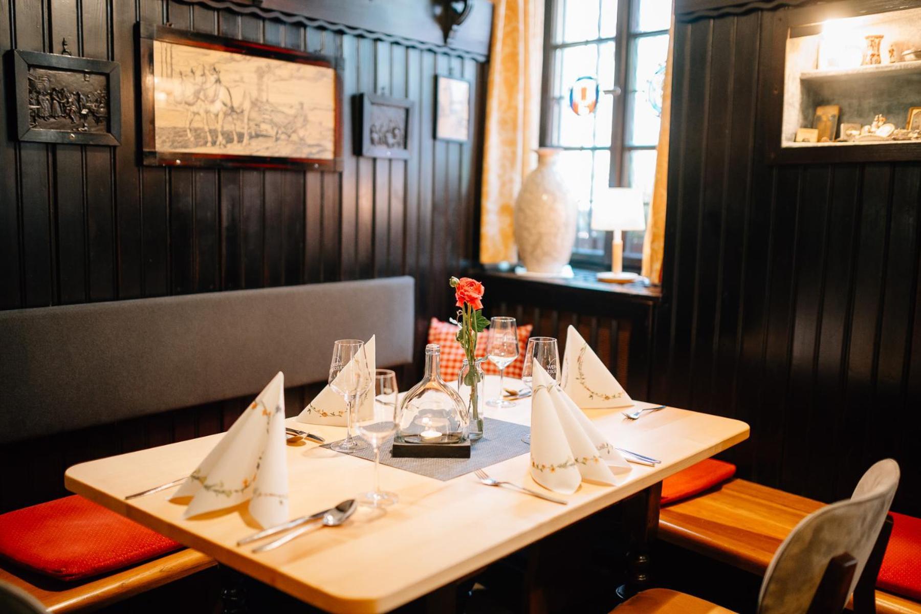 Loewen & Restaurant Hotel 3*